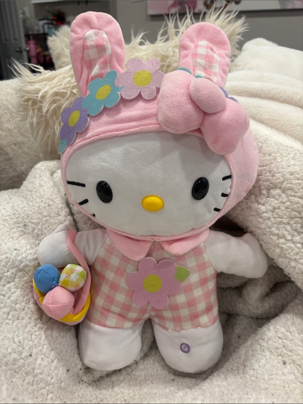 Hello Kitty Easter dancing greeter